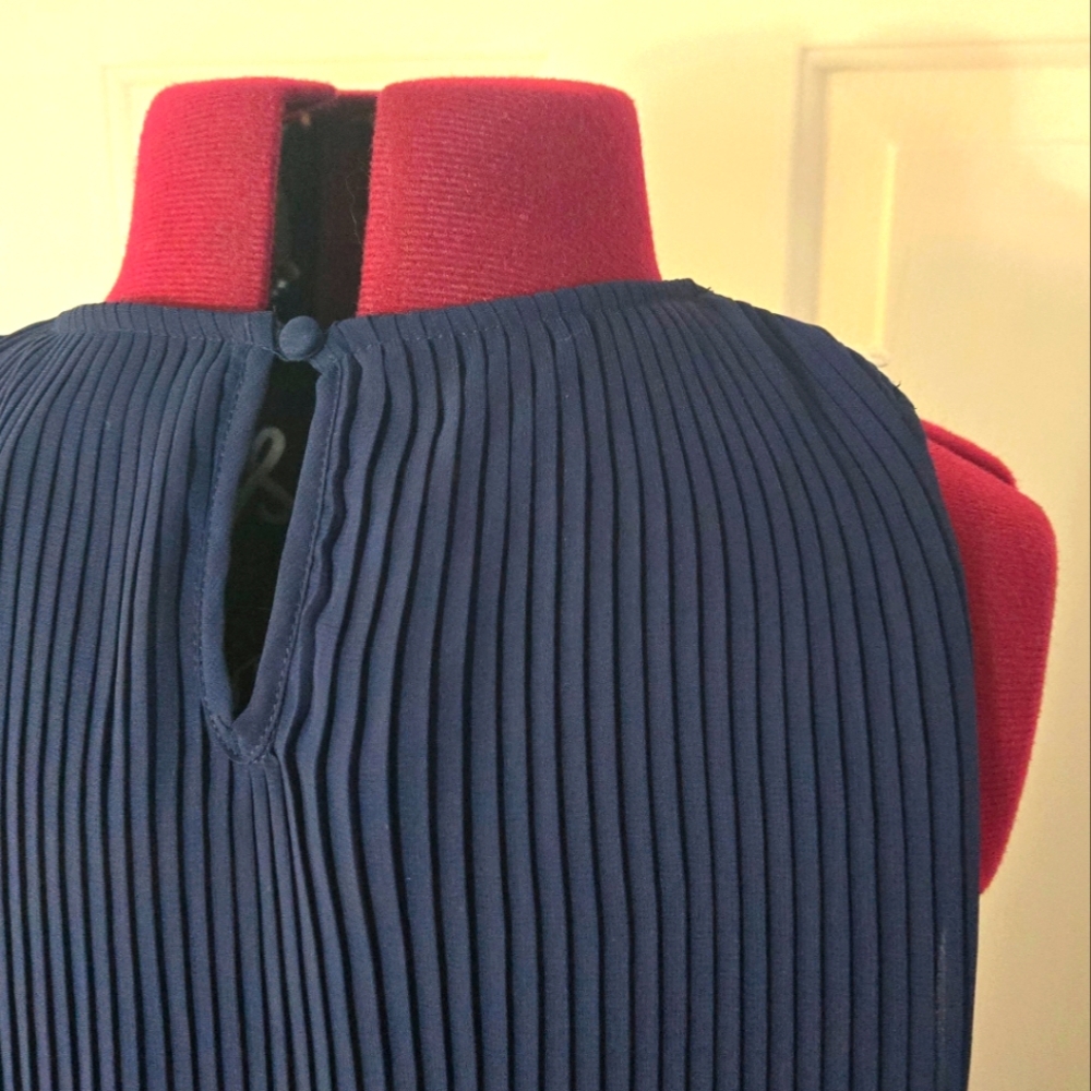 Lauren Conrad Small Navy Blue Pleated Blouse w/ Crochet Peter Pan Collar - Picture 4 of 9